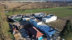 Roz�í�ená �isti�ka odpadních vod v Poho�elicích roste p�ed o�ima.