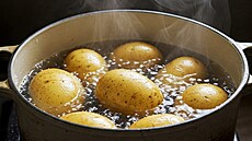 Barvit m��ete i va�ené brambory, pokud budou barvené p�írodními barvivy, m��ete...