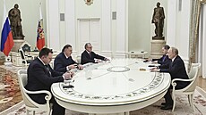 Ruský prezident Vladimir Putin p�ijal v Kremlu v�dce bosenských Srb� Milorada...