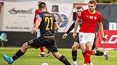 Momentka z druholigového zápasu Zbrojovky Brno (v �erveném) proti Vy�kovu. S...