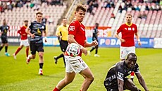 Momentka z druholigového zápasu Zbrojovky Brno (v �erveném) proti Vy�kovu. (5....