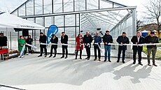 Dv� odv�trávané haly solární su�árny kal� vyrostly na periferii m�sta v areálu...