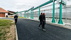 Dv� odv�trávané haly solární su�árny kal� vyrostly na periferii m�sta Litovel v...