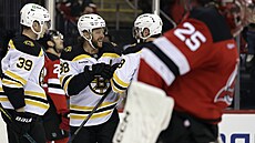 David Pastrák z Bostonu se raduje z trefy proti New Jersey.