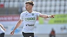 Karvinský Michal Tomi v utkání s Olomoucí.