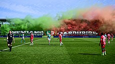 Spolené choreo fanouk Pardubic a Bohemians.
