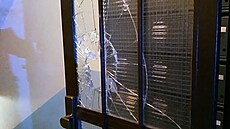 Do bytového domu na Praze 4 se vloupal opilý mladík a ustlal si v mezipat�e....