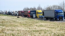 Na dálnici D8 jsou v obou sm�rech zav�ené tunely p�ed hranicí s N�meckem....