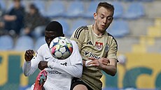 Liberecký Ahmad Ghali (vlevo) a Jan Brabec z �eských Bud�jovic