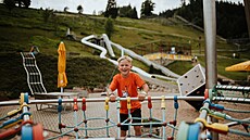 Pec pod Snkou - jaro mezi snhovými mantinely a rozkvetlými loukami
