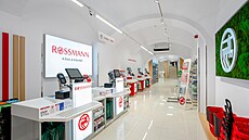Prodejnu Rossmann ve spodní �ásti Václavského nám�stí v Praze prozá�ily LED...