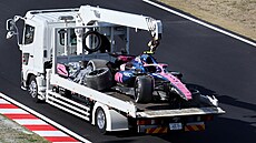 Zniená formule Jacka Doohdana po nehod v tréninku v Japonsku.