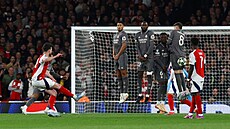 Declan Rice vyuívá penaltu a zaizuje vedení Arsenalu nad Realem.