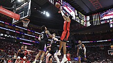 Jabari Smith Jr. se prosazuje v utkání Houstonu s Utahem.
