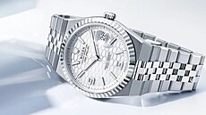 Dleitou souástí elegantních sportovních hodinek je integrovaný náramek...