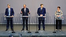 Vdce CSU Markus Söder, budoucí kanclé a vdce CDU Friedrich Merz a lídi SPD...