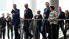 Vdce CSU Markus Söder, budoucí kanclé a vdce CDU Friedrich Merz a lídi SPD...