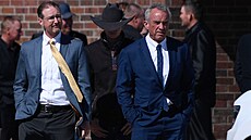 V Texasu �ádí epidemie spalni�ek. Poh�bu druhé d�tské ob�ti se zú�astnil i...
