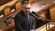 Ministr práce a sociálních vcí Marian Jureka pi jednání o zákonu o podpoe...