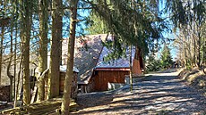 Zastupitel Jeví�ka si roz�i�oval chatu. Výsledkem je �est obvin�ných (8. dubna...