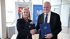 Ministryn obrany Jana ernochová (ODS) po podpisu memoranda o spolupráci s...