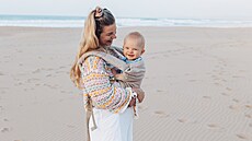 Lucie Konená se synem Jonáem v Portugalsku