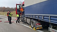 Trojice hasiských velitel po cest na kolení rozhodích soutí ve...