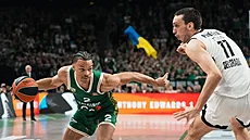 Ukrajinská vlajka na tribunách bhem zápasu algiris Kaunas - Partizan...