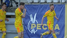 Jihlavtí fotbalisté slaví gól.