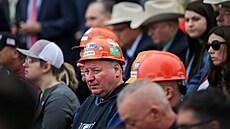 Lidé v Bílém dom� sledují projev o clech amerického prezidenta Donalda Trumpa....