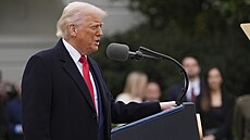 Americký prezident Trump v Bílém dom� p�i projevu o clech. (2. dubna 2025)