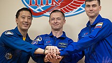 Nová posádka na ISS, která do vesmíru vyrazila lodí Sojuz MS-27. Dva ru�tí...