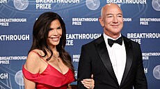 Lauren Sanchezová a Jeff Bezos na Breakthrough Prize v Santa Monice (5. dubna...
