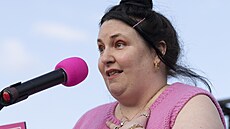 Lena Dunhamová ve Washingtonu na akci na podporu práv trans lidí (31. b�ezna...