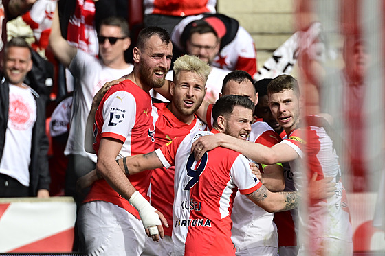 Slávistická radost po úvodním gólu do sít� Slovácka.