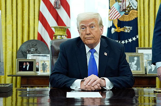 Donald Trump v Oválné pracovn� (21. b�ezna 2025)