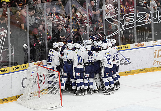 Brn�n�tí hokejisté se radují z postupu do finále extraligy.