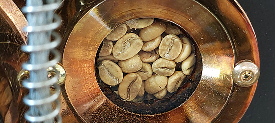 Pití kávy je jako ranní rituál plný energie. Napomáhá i zdraví