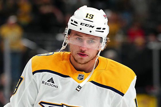 Útoník Nashvillu Jakub Vrána bhem utkání proti Vegas.