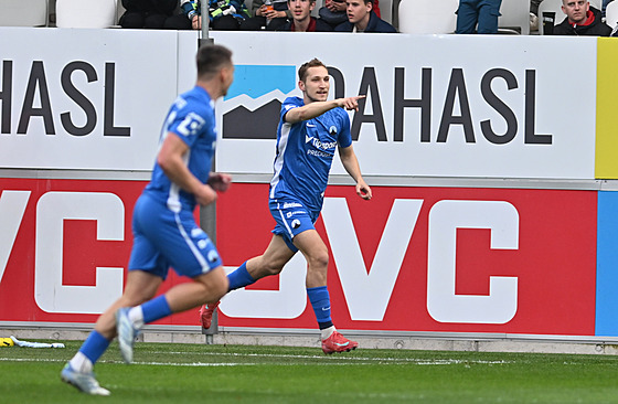 Raimonds Krollis slaví branku proti Hradci Králové.