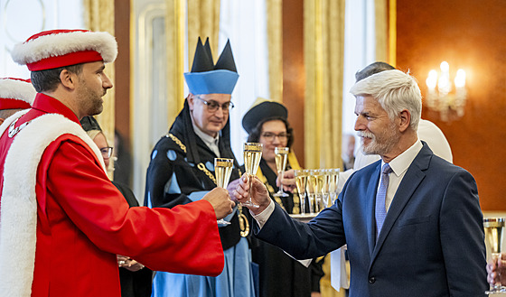 Prezident republiky Petr Pavel jmenoval rektora Univerzity Palackého v Olomouci...