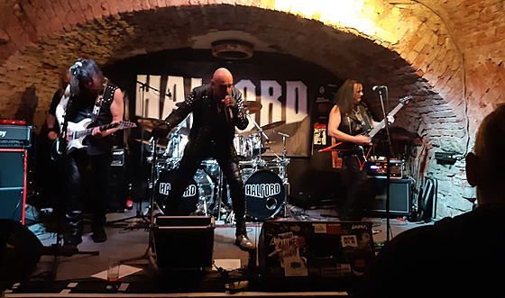 Revivalová kapela Halford. Název má podle jména frontmana legendární metalové...