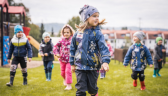 Jak d�tem vybrat dobrou �kolku? Prohlédn�te si její zahradu!