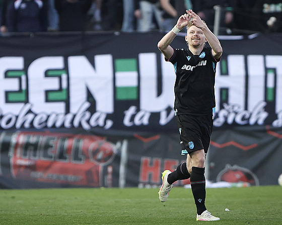 Plze�ský úto�ník Pavel �ulc slaví gól v pohárovém zápase s Bohemians.