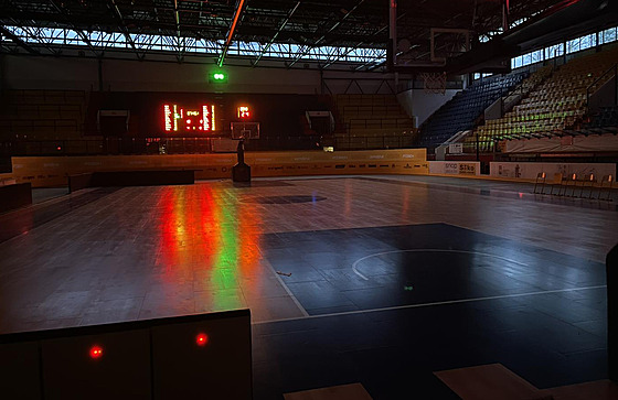 Písecký zimní stadion se prom�nil v nejv�t�í halu pro basketbalovou ligu.