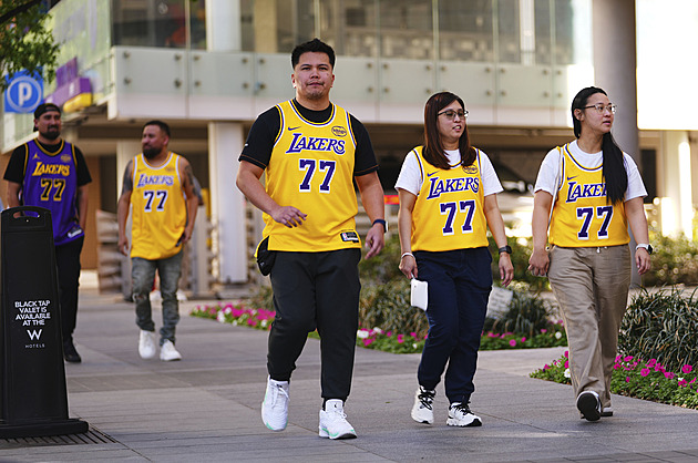 Rekord je na světě. Prodej LA Lakers za 10 miliard dolarů NBA schválila