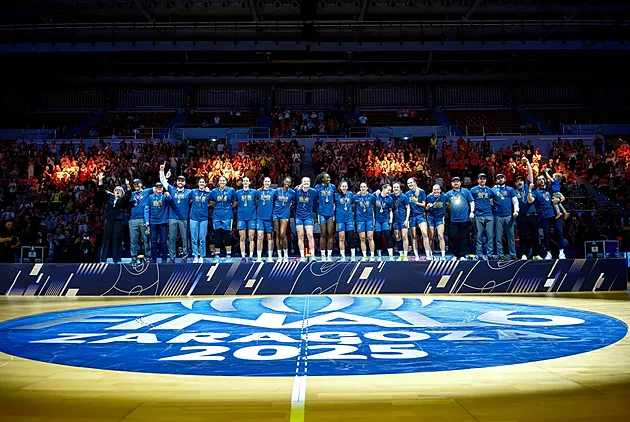 Šampionáty v zimě, Evropa bez hvězdného lesku. Velké peníze víří ženský basketbal
