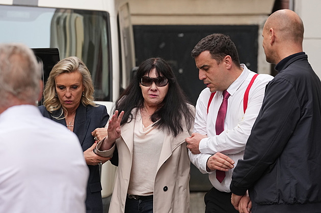 OBRAZEM: Rodina a přátelé se rozloučili s Annou Slováčkovou. Na obřad dorazil i prezident Pavel