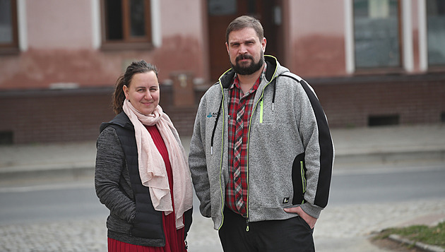 Opavtí inenýi Petr Blaek a Barbora Bartecká eí potíe s domy, je v záí...