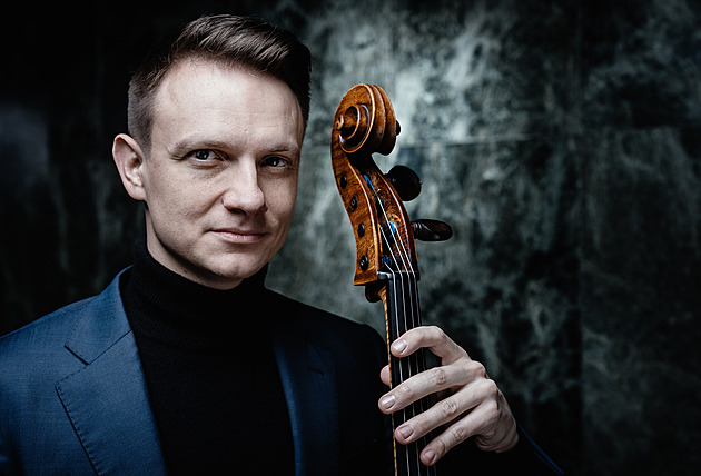 Uznávaný violoncellista Jan Zvina.